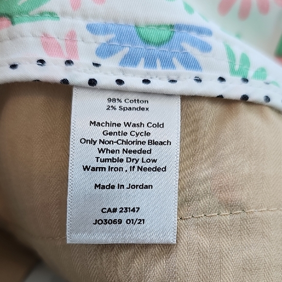 Floral Patterned Shorts - Picture 3 of 12